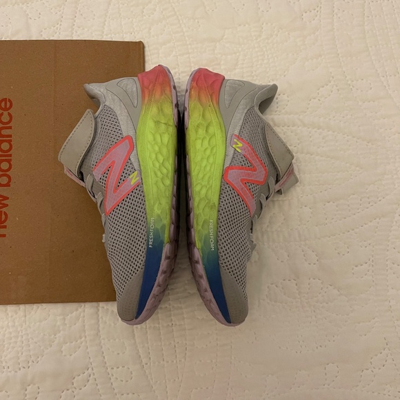 New Balance Fresh Foam Arishi Gray Rainbow Sneakers - Picture 2 of 16